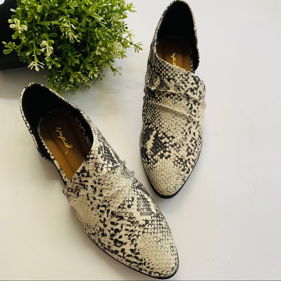 Open shank tuxedo stone snake print ballerina - Picture 4 of 7